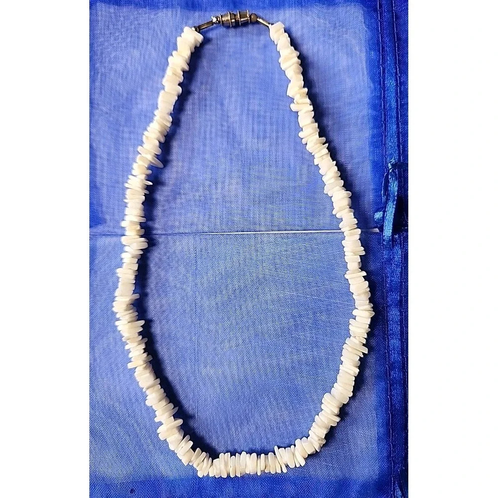 Vintage Hawaiian White Puka Shells Seashell Necklace 16